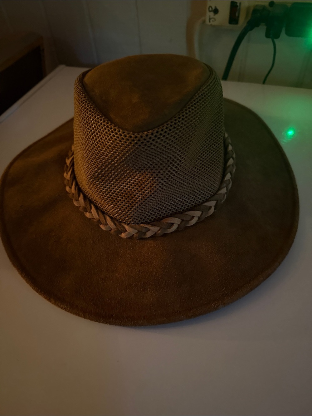 Henschel Wrangler Outdoor Explorer Hat Brown Braided Band Suede Wide-Brim Hat